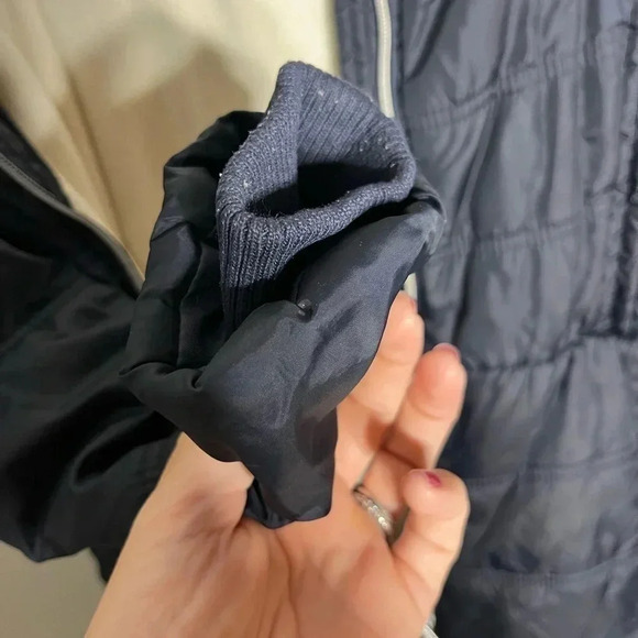 Girls, Tommy Hilfiger navy puffer coat size XL (16) - Picture 5 of 6